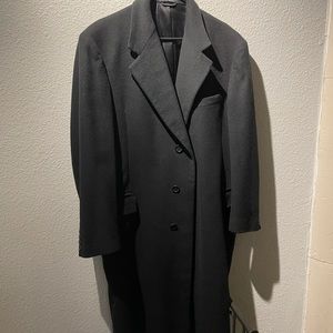 Black 100% Cashmere Over Coat by Bill Blass
